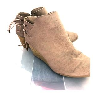 Women’s size 8 1/2 booties